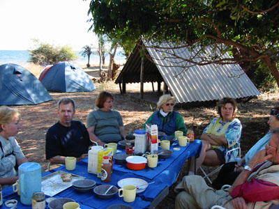 petit déjeuner à Tashinga au bord du lac Kariba